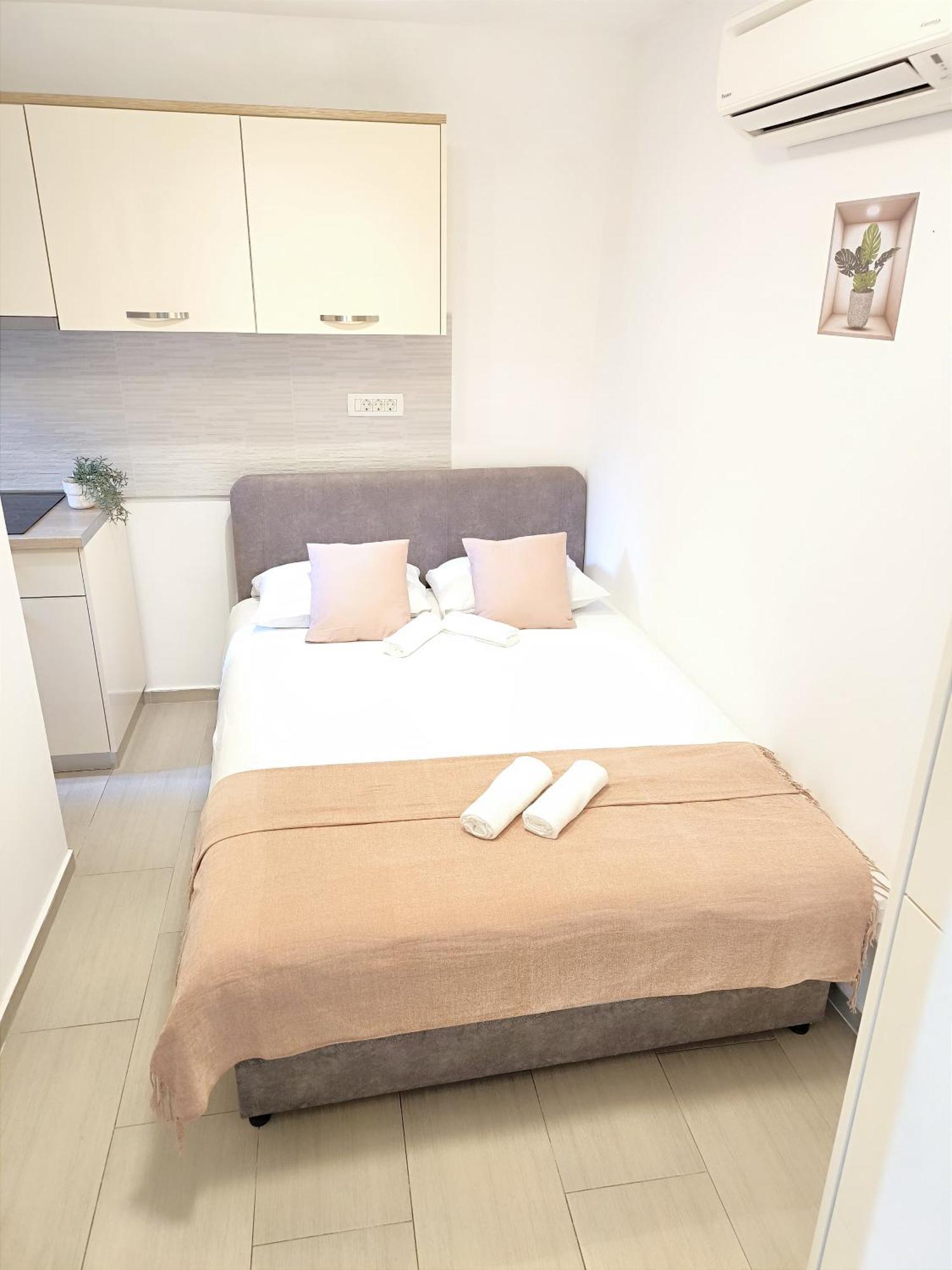 Central Apartment & Room Niko Split Extérieur photo