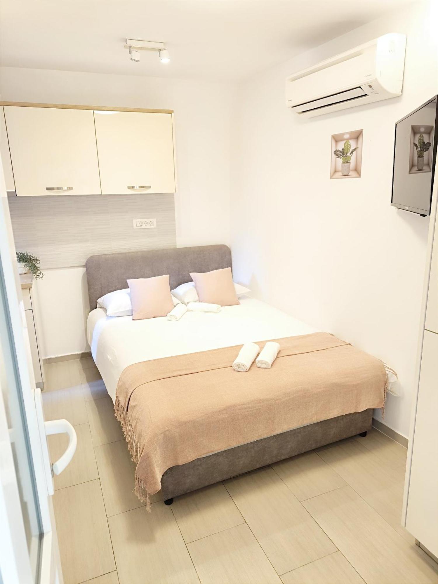 Central Apartment & Room Niko Split Extérieur photo