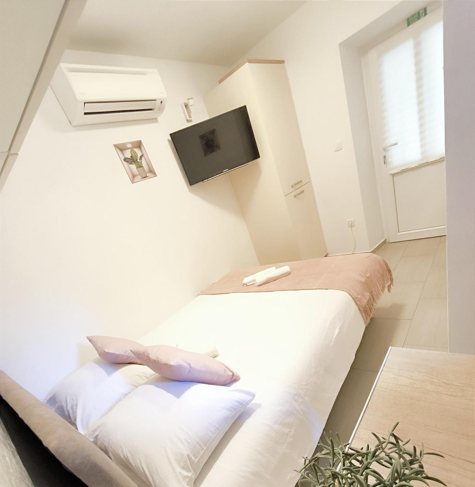 Central Apartment & Room Niko Split Extérieur photo