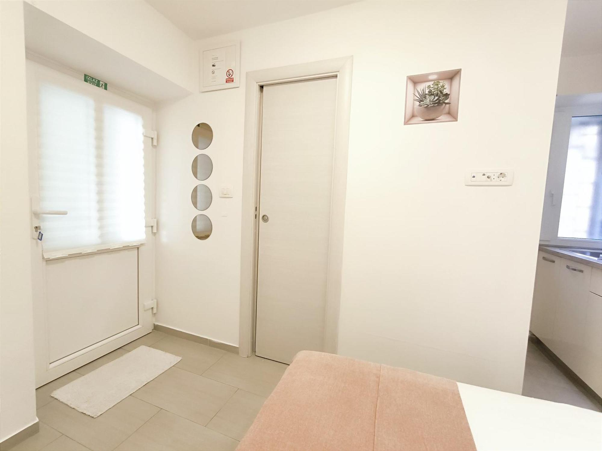 Central Apartment & Room Niko Split Extérieur photo